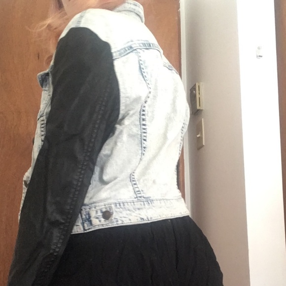 Jeans and leather jacket - Picture 2 of 3